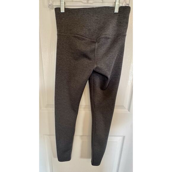 Under Armour Women's ColdGear Leggings In A Dark Grey Heathered Color Small - Picture 5 of 5